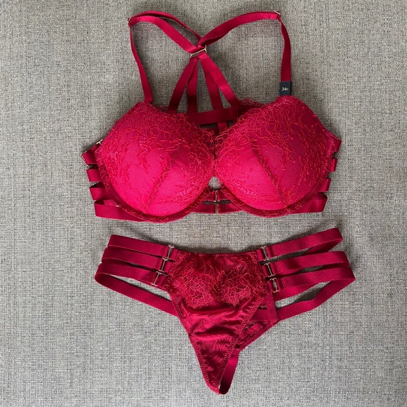 Victoria's Secret Very Sexy Push Up Bra & Thong Set - Picture 1 of 2